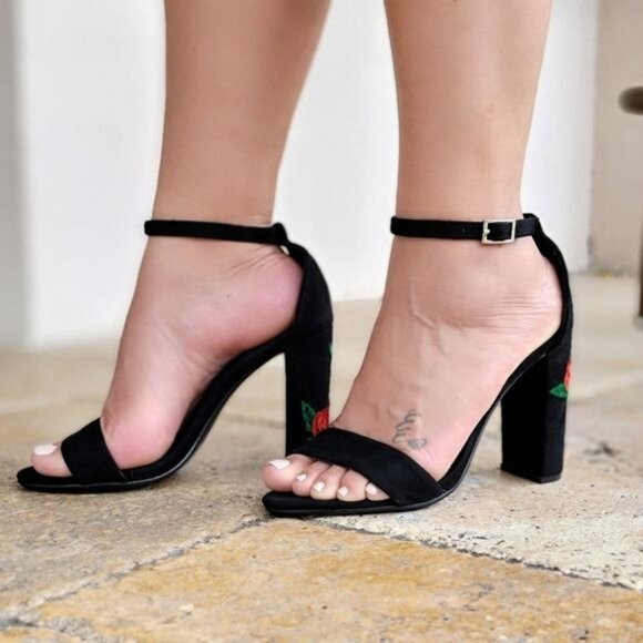 Shoes - Women's Black Ankle Strap Chunky Heel Sandals